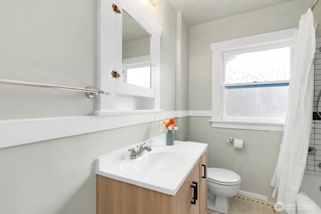 410 N 46th Street, Seattle, WA 98103