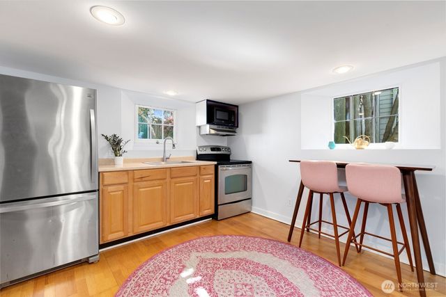 410 N 46th Street, Seattle, WA 98103