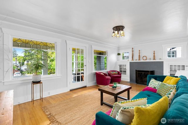 410 N 46th Street, Seattle, WA 98103