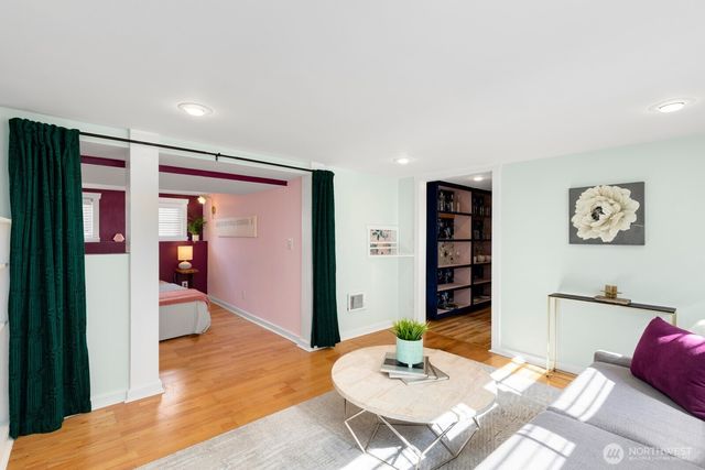 410 N 46th Street, Seattle, WA 98103