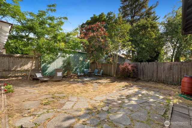 410 N 46th Street, Seattle, WA 98103