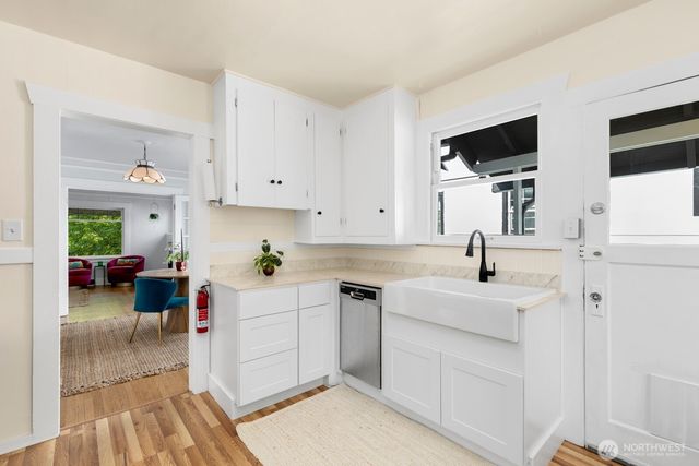 410 N 46th Street, Seattle, WA 98103