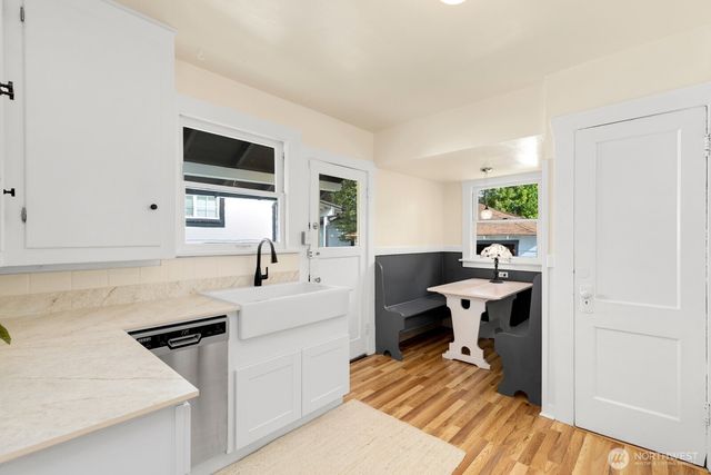 410 N 46th Street, Seattle, WA 98103