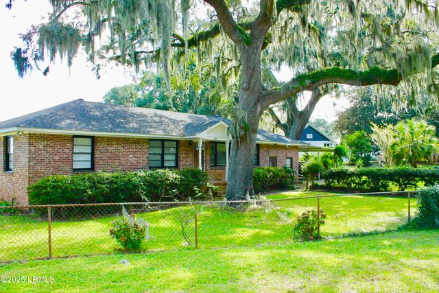 807 11th Street, Port Royal, SC 29935