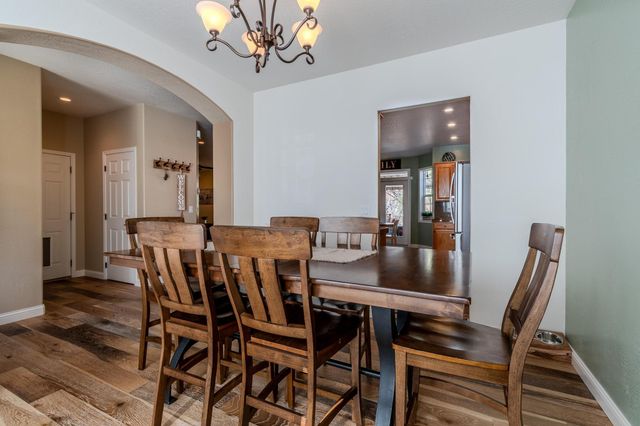 3059 Sycamore Way, Medford, OR 97504