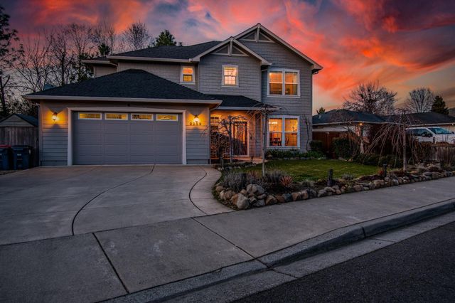 3059 Sycamore Way, Medford, OR 97504