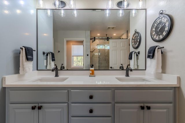 3059 Sycamore Way, Medford, OR 97504