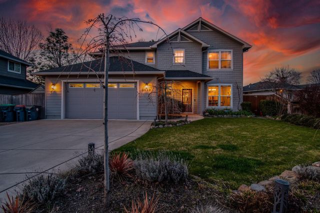 3059 Sycamore Way, Medford, OR 97504