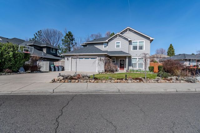 3059 Sycamore Way, Medford, OR 97504