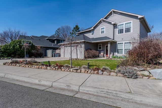 3059 Sycamore Way, Medford, OR 97504