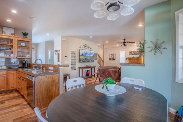 3059 Sycamore Way, Medford, OR 97504