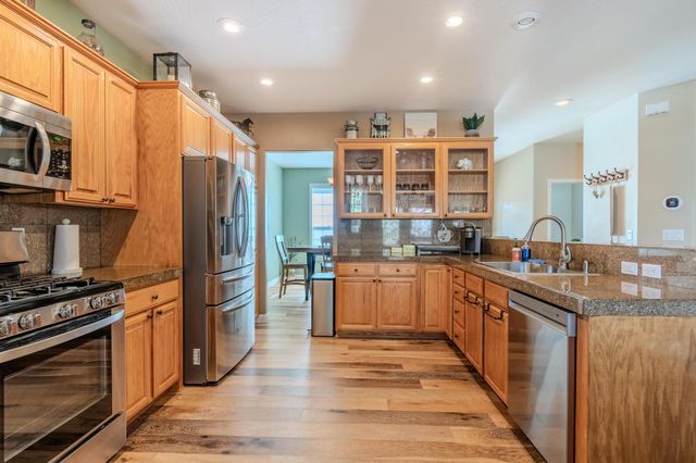 3059 Sycamore Way, Medford, OR 97504