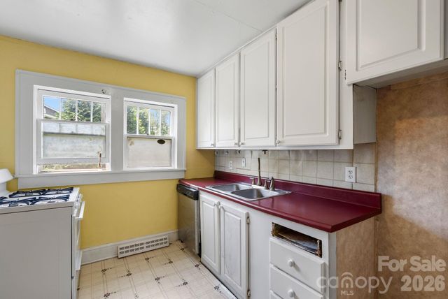49 Church Street, Weaverville, NC 28787