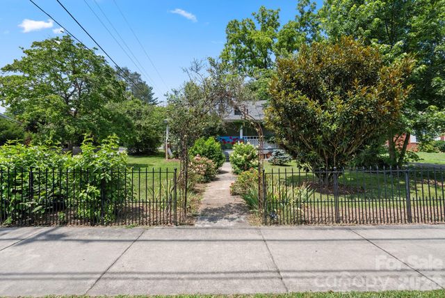 49 Church Street, Weaverville, NC 28787
