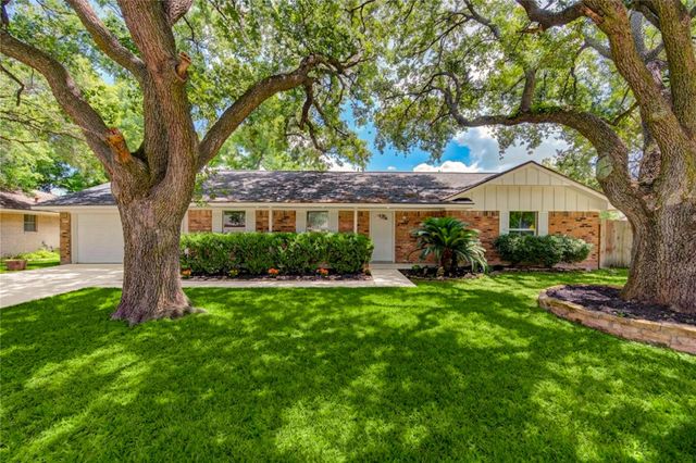 13227 James Lane, Stafford, TX 77477
