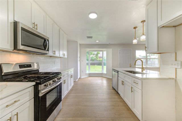 13227 James Lane, Stafford, TX 77477