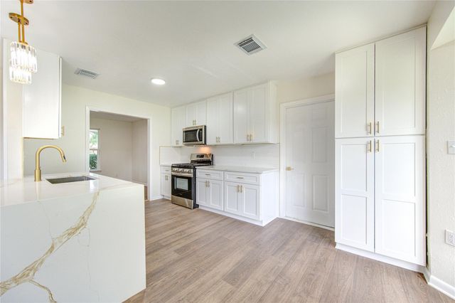 13227 James Lane, Stafford, TX 77477