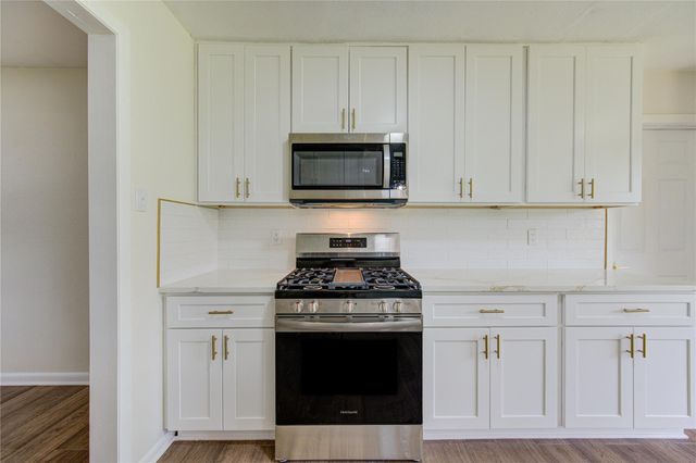 13227 James Lane, Stafford, TX 77477