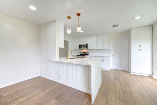 13227 James Lane, Stafford, TX 77477