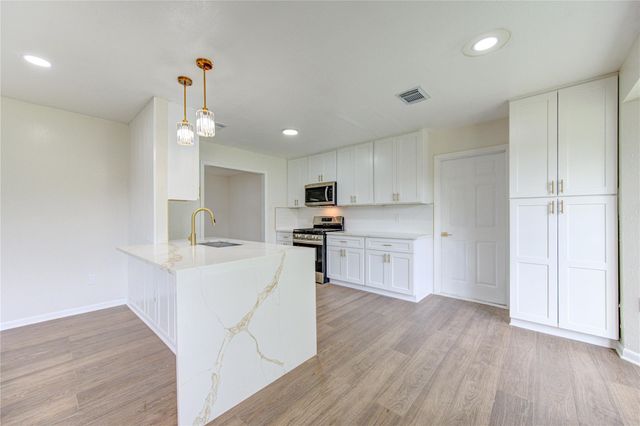 13227 James Lane, Stafford, TX 77477