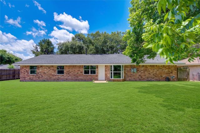 13227 James Lane, Stafford, TX 77477