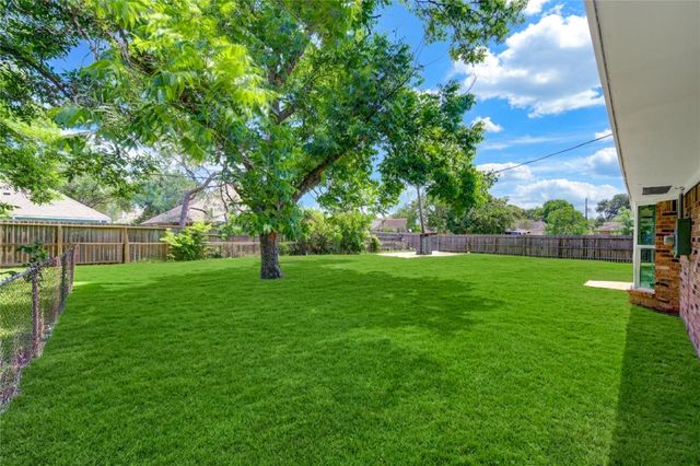 13227 James Lane, Stafford, TX 77477