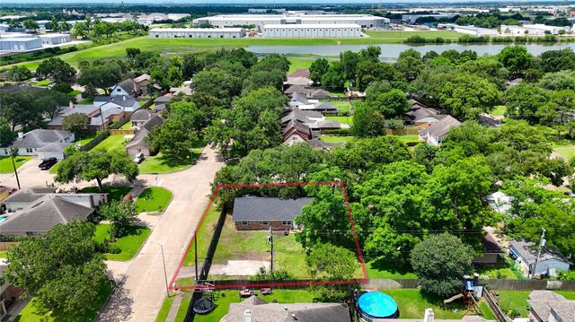 13227 James Lane, Stafford, TX 77477