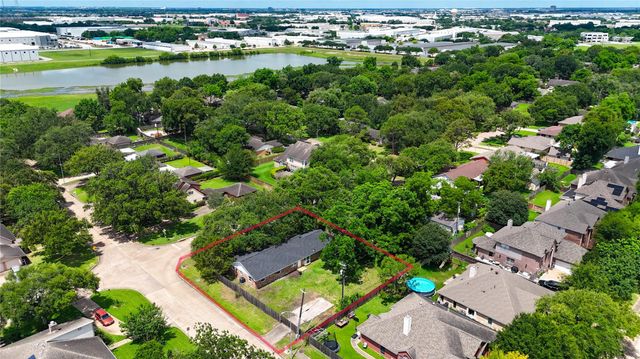 13227 James Lane, Stafford, TX 77477