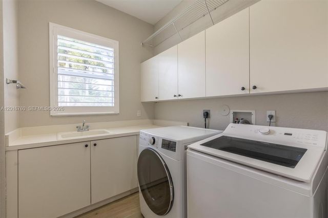 10684 NW 64th Ct, Parkland, FL 33076