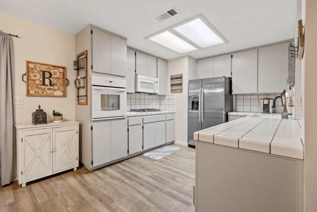 1903 Henshaw Avenue, Tulare, CA 93274