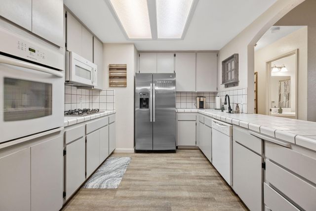 1903 Henshaw Avenue, Tulare, CA 93274