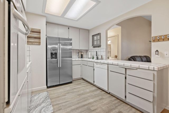 1903 Henshaw Avenue, Tulare, CA 93274