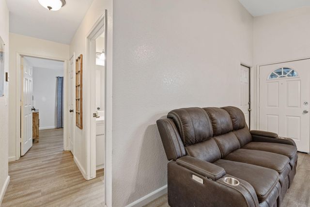 1903 Henshaw Avenue, Tulare, CA 93274