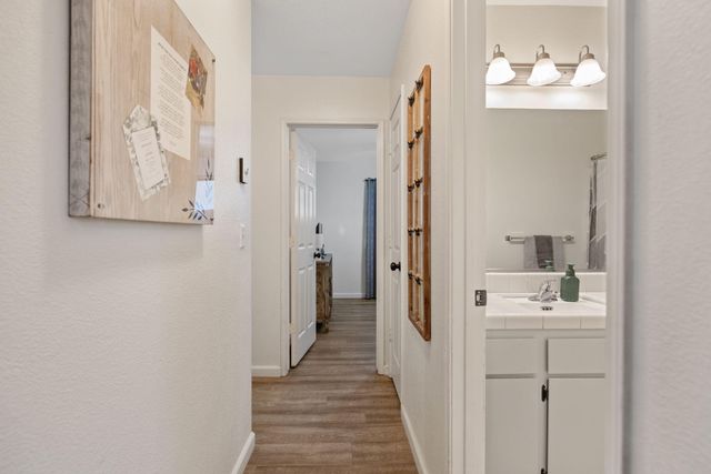 1903 Henshaw Avenue, Tulare, CA 93274