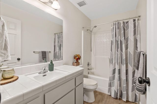 1903 Henshaw Avenue, Tulare, CA 93274