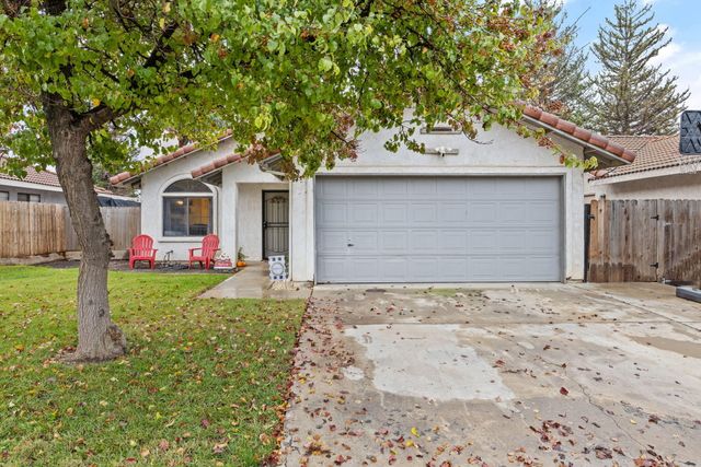 1903 Henshaw Avenue, Tulare, CA 93274