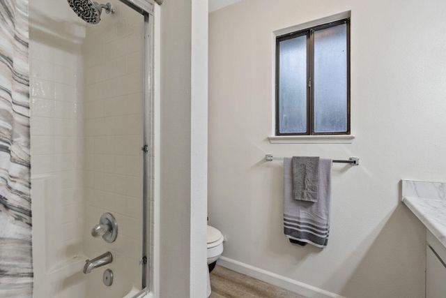 1903 Henshaw Avenue, Tulare, CA 93274