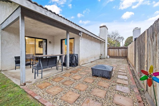 1903 Henshaw Avenue, Tulare, CA 93274