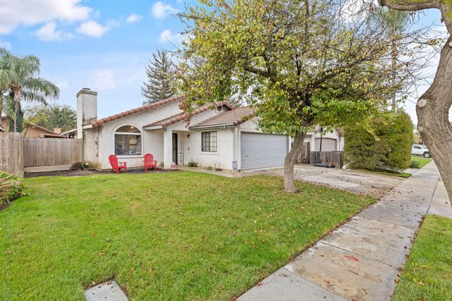 1903 Henshaw Avenue, Tulare, CA 93274