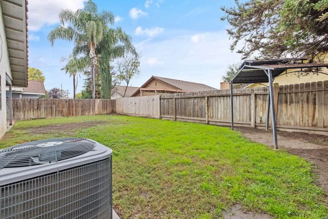 1903 Henshaw Avenue, Tulare, CA 93274