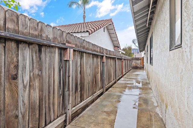 1903 Henshaw Avenue, Tulare, CA 93274