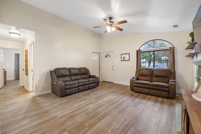 1903 Henshaw Avenue, Tulare, CA 93274