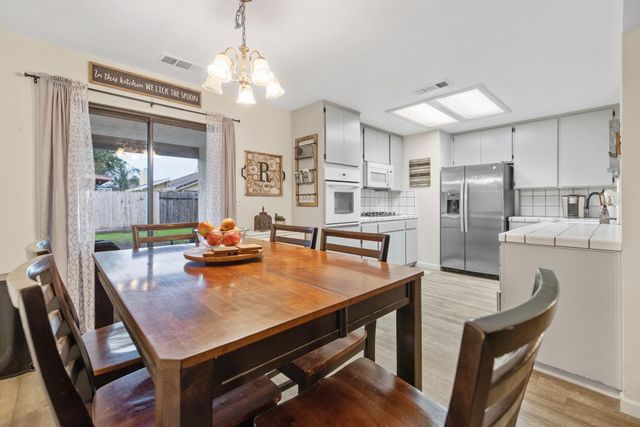 1903 Henshaw Avenue, Tulare, CA 93274