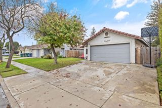 1903 Henshaw Avenue, Tulare, CA 93274