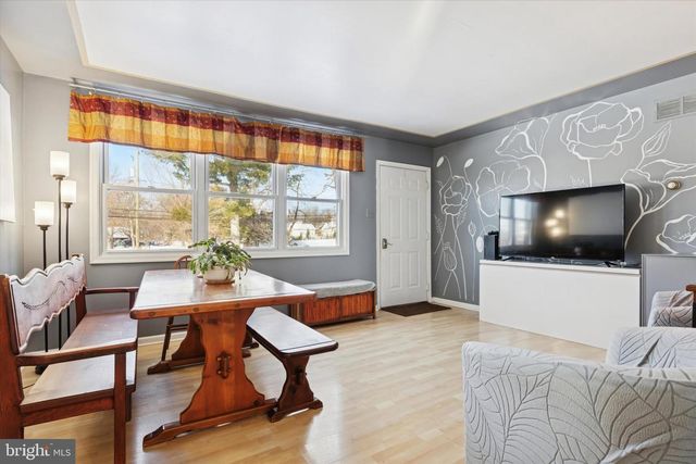 15 MAPLE AVE, Line Lexington, PA 18932