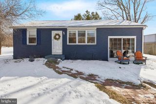 15 MAPLE AVE, Line Lexington, PA 18932