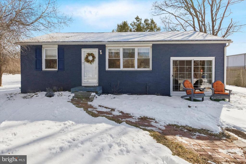 15 MAPLE AVE, Line Lexington, PA 18932