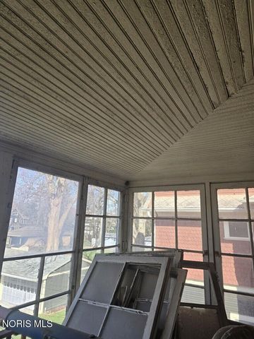 2229 Parkwood Avenue, Toledo, OH 43620