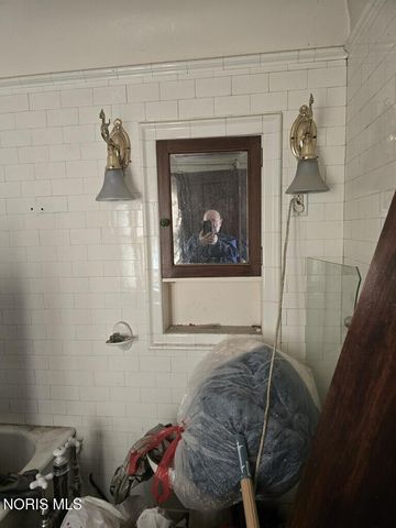 2229 Parkwood Avenue, Toledo, OH 43620