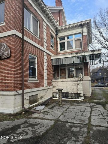 2229 Parkwood Avenue, Toledo, OH 43620